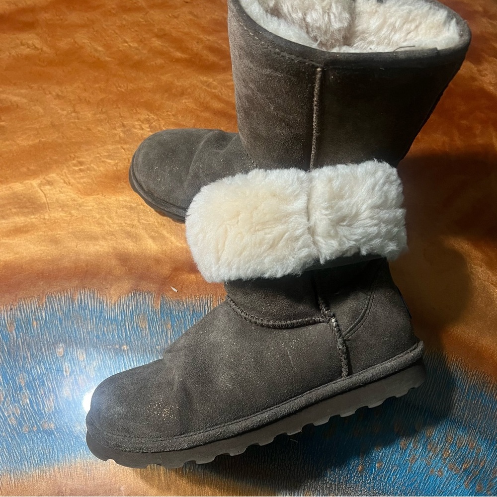 Bear Paw Elle Leather and Shearling Short Boots size 9 glittery